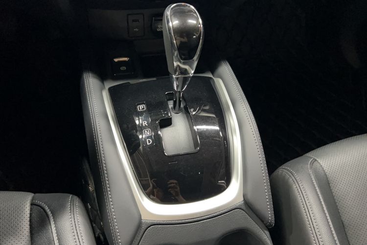 Used Nissan X-Trail 2023 Classic 2.0L Two-Wheel Drive Smart Connect & Comfort Edition Gear Lever