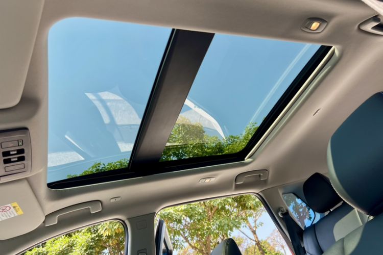 Used Nissan X-Trail 2023 e-POWER Ultra-Hybrid Dual-Motor All-Wheel-Drive Luxury Edition Headliner