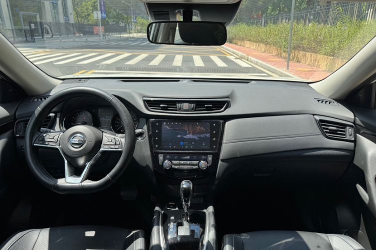 Used Nissan X-Trail 2023 Classic 2.0L Two-Wheel Drive Smart Connect Premium Edition Interior 1
