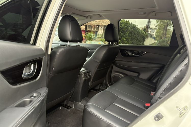 Used Nissan X-Trail 2023 Classic 2.0L Two-Wheel Drive Smart Connect & Comfort Edition Interior 1