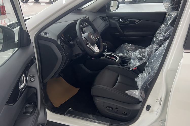 Used Nissan X-Trail 2023 Classic 2.0L Two-Wheel Drive Smart Connect Premium Edition Interior 1