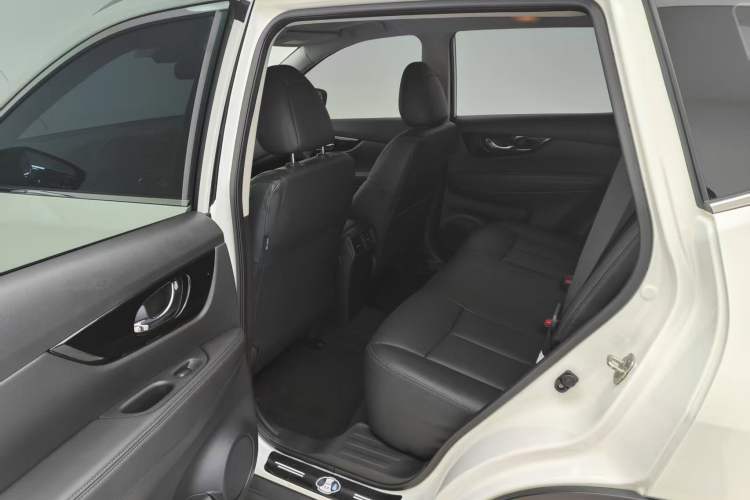 Used Nissan X-Trail 2023 Classic 2.0L Two-Wheel Drive Smart Connect Premium Edition Interior 2