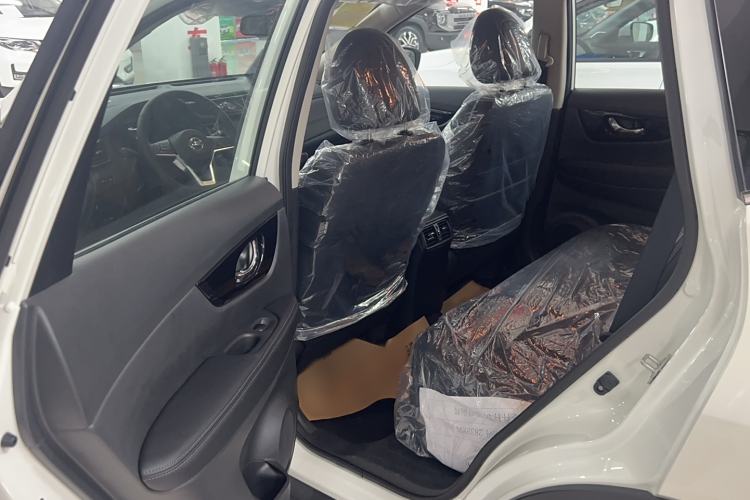 Used Nissan X-Trail 2023 Classic 2.0L Two-Wheel Drive Smart Connect Premium Edition Interior 2