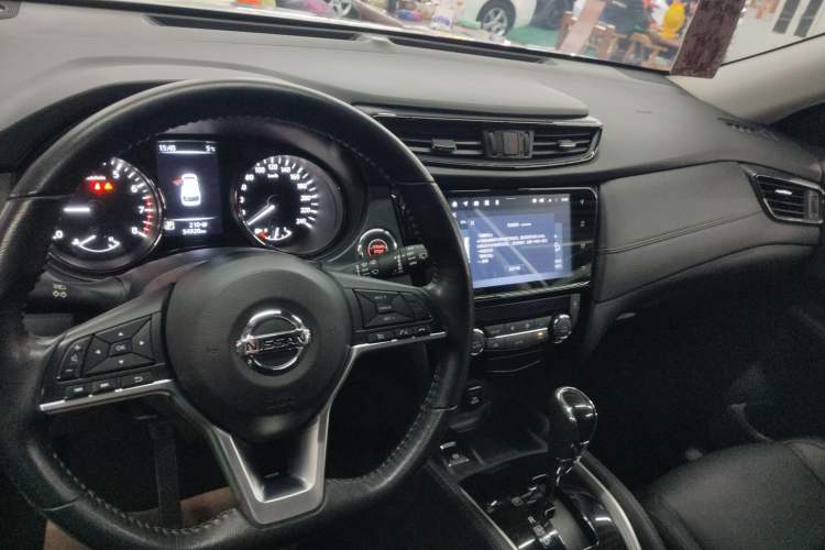 Used Nissan X-Trail 2023 Classic 2.0L Two-Wheel Drive Smart Connect Premium Edition Interior 2
