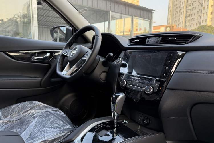 Used Nissan X-Trail 2023 Classic 2.0L Two-Wheel Drive Smart Connect Premium Edition Interior 3