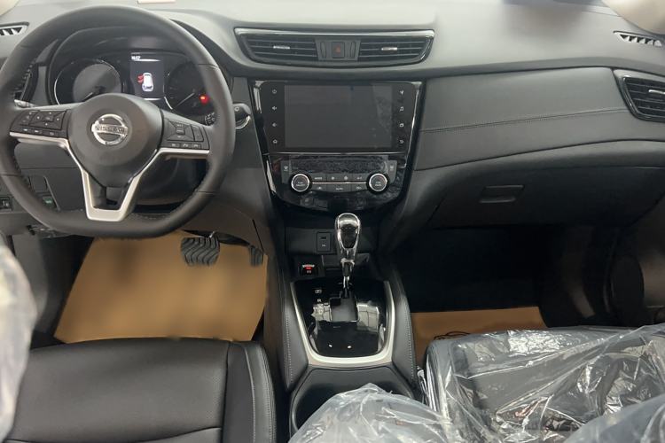 Used Nissan X-Trail 2023 Classic 2.0L Two-Wheel Drive Smart Connect Premium Edition Interior 3
