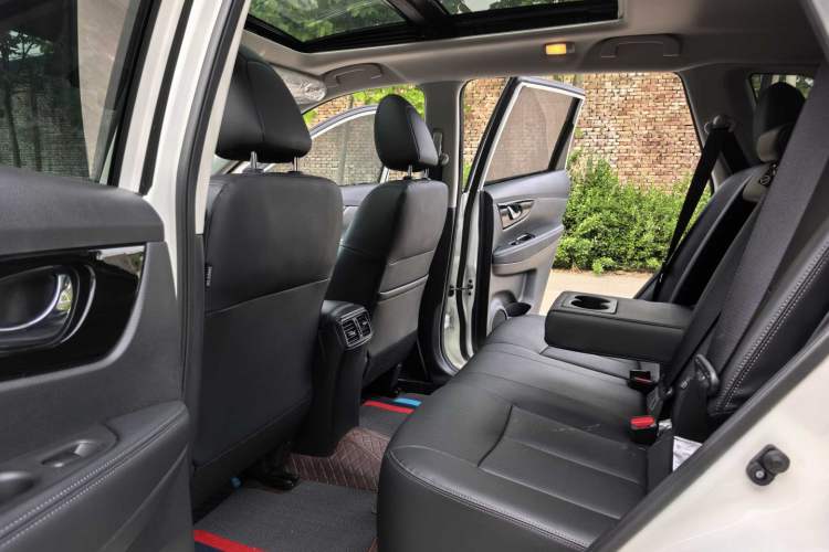 Used Nissan X-Trail 2023 Classic 2.0L Two-Wheel Drive Smart Connect Premium Edition Interior 3