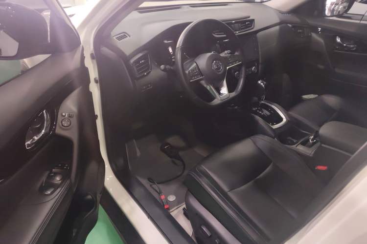 Used Nissan X-Trail 2023 Classic 2.0L Two-Wheel Drive Smart Connect Premium Edition Interior 3