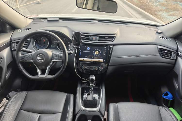 Used Nissan X-Trail 2023 Classic 2.0L Two-Wheel Drive Smart Connect & Comfort Edition Interior 3