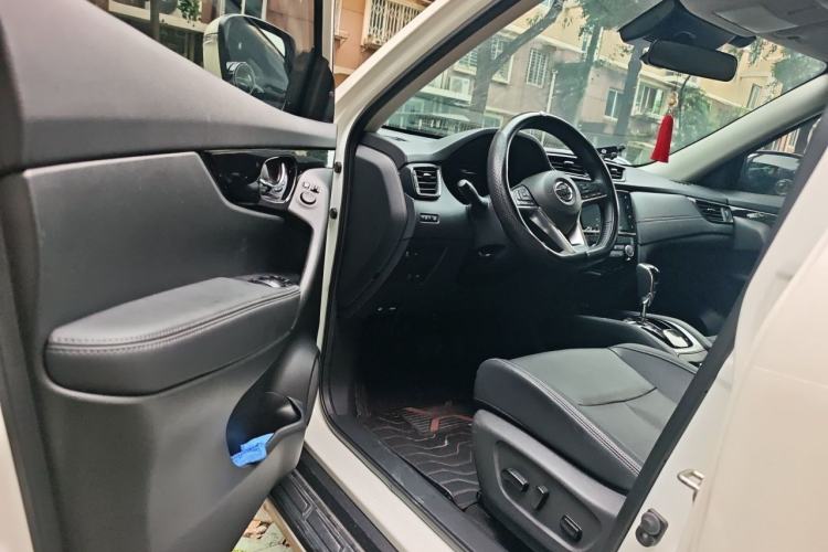 Used Nissan X-Trail 2023 Classic 2.0L Two-Wheel Drive Smart Connect Premium Edition Interior 3