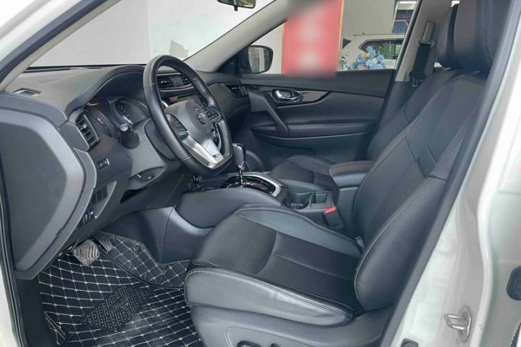 Used Nissan X-Trail 2023 Classic 2.0L Two-Wheel Drive Smart Connect Premium Edition Interior 3