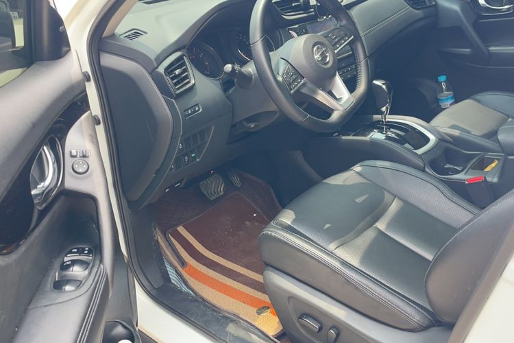Used Nissan X-Trail 2023 Classic 2.0L Two-Wheel Drive Smart Connect Premium Edition Interior 3