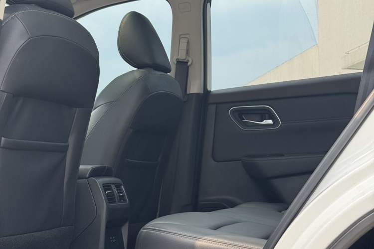 Used Nissan X-Trail 2023 e-POWER Ultra-Hybrid Dual-Motor All-Wheel-Drive Luxury Edition Interior 4