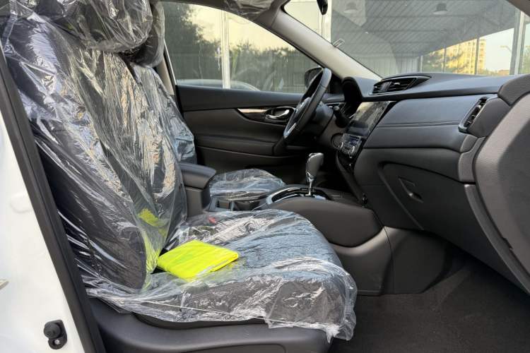 Used Nissan X-Trail 2023 Classic 2.0L Two-Wheel Drive Smart Connect Premium Edition Interior 4