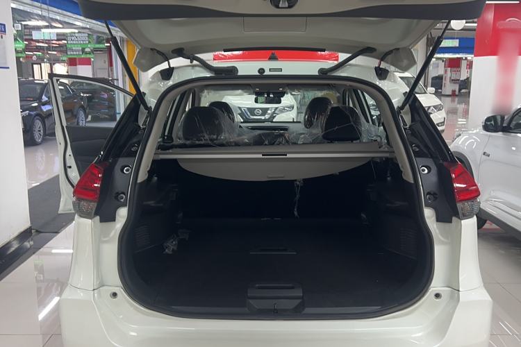 Used Nissan X-Trail 2023 Classic 2.0L Two-Wheel Drive Smart Connect Premium Edition Interior 4