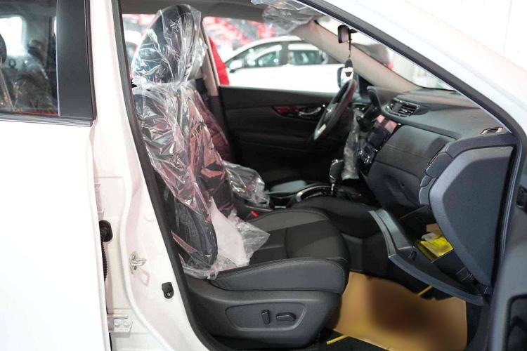Used Nissan X-Trail 2023 Classic 2.0L Two-Wheel Drive Smart Connect Premium Edition Interior 5