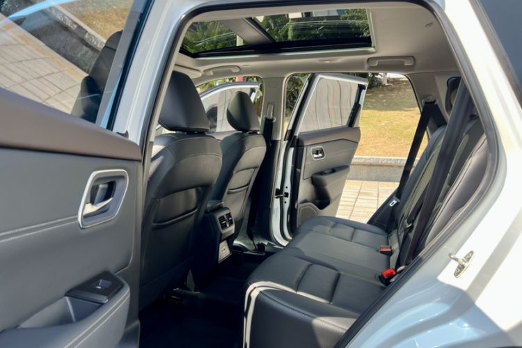 Used Nissan X-Trail 2023 e-POWER Ultra-Hybrid Dual-Motor All-Wheel-Drive Luxury Edition Interior 5