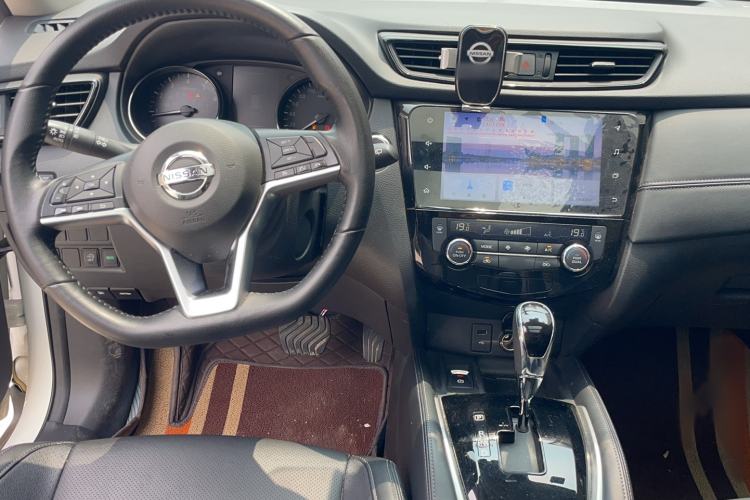 Used Nissan X-Trail 2023 Classic 2.0L Two-Wheel Drive Smart Connect Premium Edition Interior 5