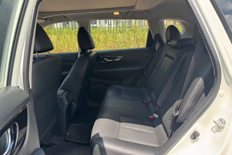 Used Nissan X-Trail 2023 Classic 2.0L Two-Wheel Drive Smart Connect Premium Edition Interior 7