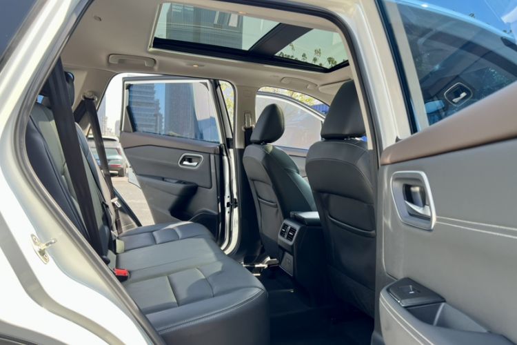 Used Nissan X-Trail 2023 e-POWER Ultra-Hybrid Dual-Motor All-Wheel-Drive Luxury Edition Interior 7