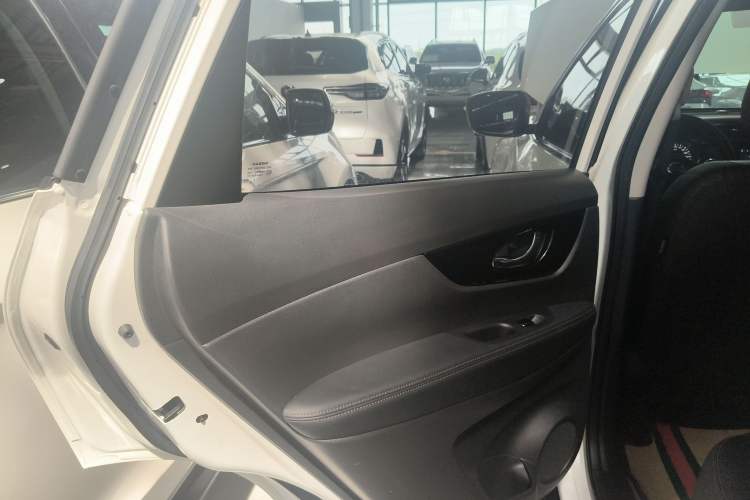 Used Nissan X-Trail 2023 Classic 2.0L Two-Wheel Drive Smart Connect Premium Edition Interior 8