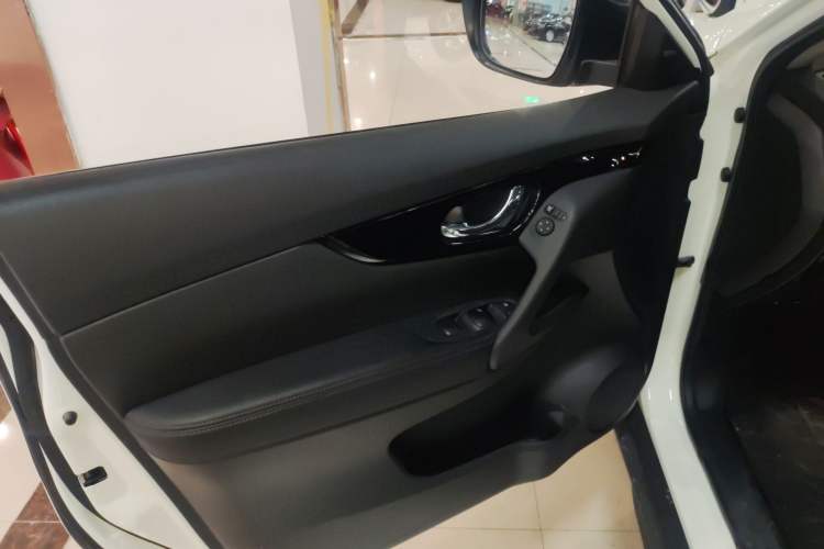 Used Nissan X-Trail 2023 Classic 2.0L Two-Wheel Drive Smart Connect Premium Edition Left Front Door Interior