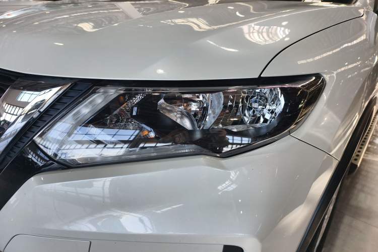 Used Nissan X-Trail 2023 Classic 2.0L Two-Wheel Drive Smart Connect & Comfort Edition Left Front Headlight