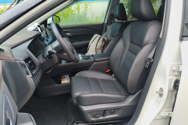 Used Nissan X-Trail 2023 e-POWER Ultra-Hybrid Dual-Motor All-Wheel-Drive Supreme Edition Left Front Seat