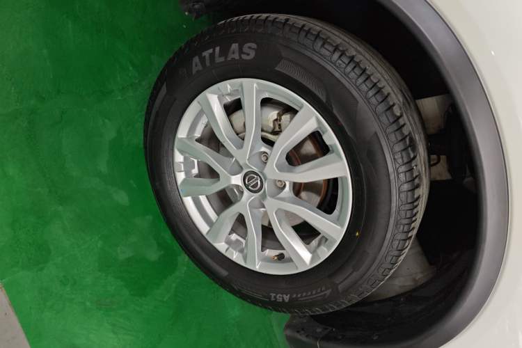 Used Nissan X-Trail 2023 Classic 2.0L Two-Wheel Drive Smart Connect & Comfort Edition Left Front Wheel Hub