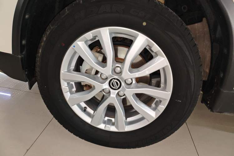 Used Nissan X-Trail 2023 Classic 2.0L Two-Wheel Drive Smart Connect & Comfort Edition Left Front Wheel Hub
