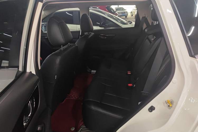 Used Nissan X-Trail 2023 Classic 2.0L Two-Wheel Drive Smart Connect Premium Edition Left Rear Seat
