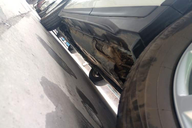 Used Nissan X-Trail 2023 Classic 2.0L Two-Wheel Drive Smart Connect Premium Edition Left Side Sill