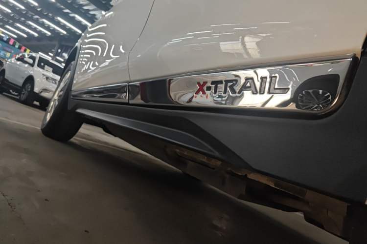 Used Nissan X-Trail 2023 Classic 2.0L Two-Wheel Drive Smart Connect Premium Edition Left Side Sill