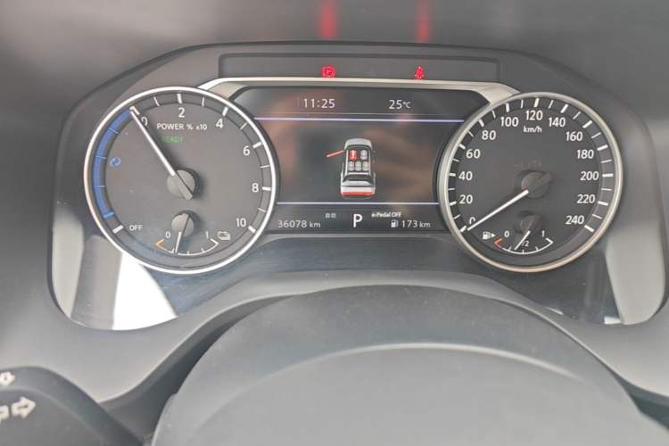 Used Nissan X-Trail 2023 e-POWER Ultra-Hybrid Dual-Motor All-Wheel-Drive Luxury Edition Odometer Close Up