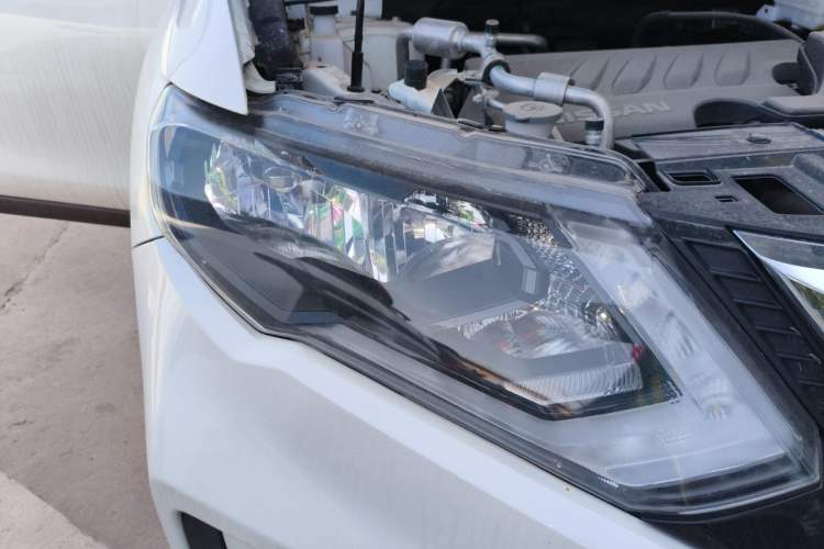 Used Nissan X-Trail 2023 Classic 2.0L Two-Wheel Drive Smart Connect & Comfort Edition Right Front Headlight