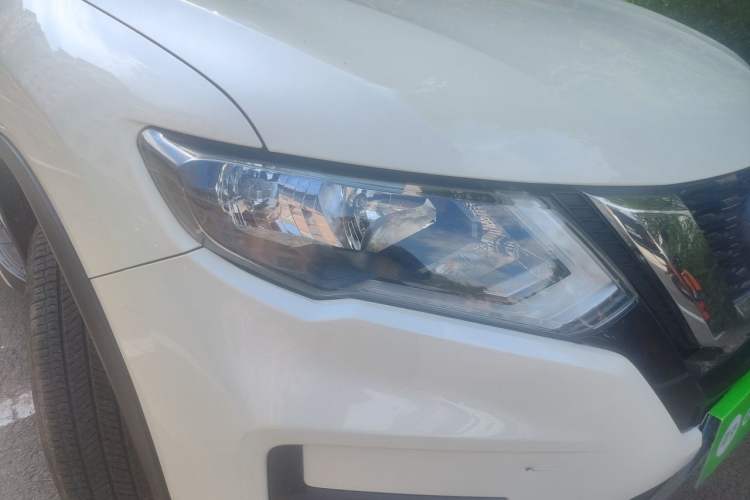 Used Nissan X-Trail 2023 Classic 2.0L Two-Wheel Drive Smart Connect & Comfort Edition Right Front Headlight