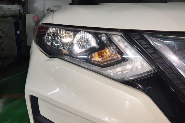 Used Nissan X-Trail 2023 Classic 2.0L Two-Wheel Drive Smart Connect & Comfort Edition Right Front Headlight