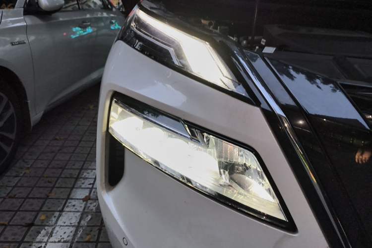 Used Nissan X-Trail 2023 e-POWER Ultra-Hybrid Dual-Motor All-Wheel-Drive Supreme Edition Right Front Headlight