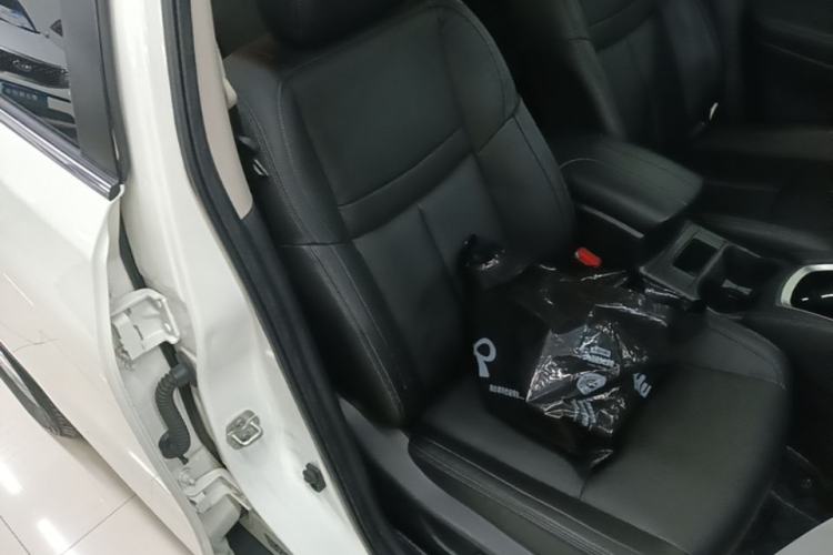 Used Nissan X-Trail 2023 Classic 2.0L Two-Wheel Drive Smart Connect Premium Edition Right Front Seat