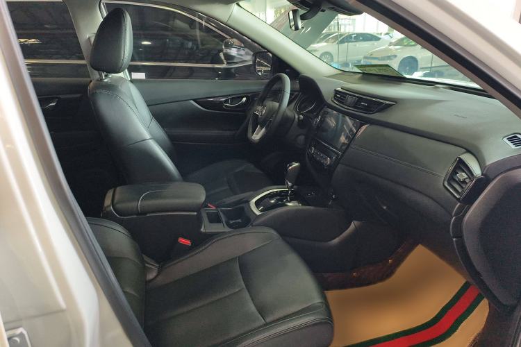 Used Nissan X-Trail 2023 Classic 2.0L Two-Wheel Drive Smart Connect Premium Edition Right Front Seat