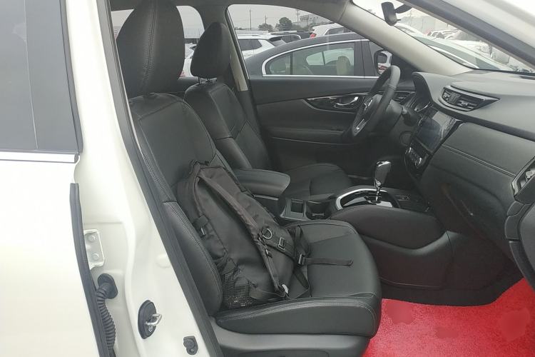 Used Nissan X-Trail 2023 Classic 2.0L Two-Wheel Drive Smart Connect Premium Edition Right Front Seat
