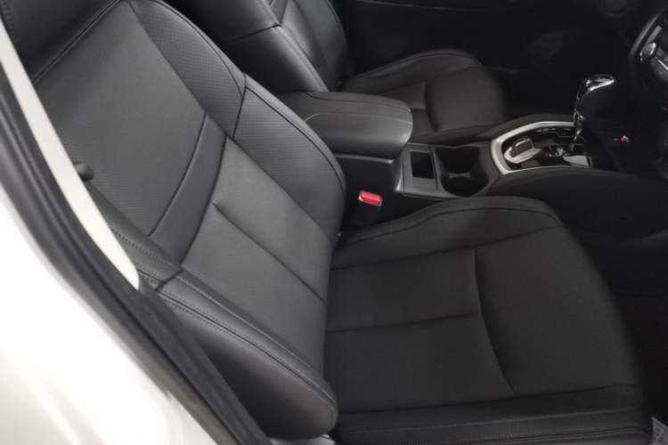 Used Nissan X-Trail 2023 Classic 2.0L Two-Wheel Drive Smart Connect Premium Edition Right Front Seat