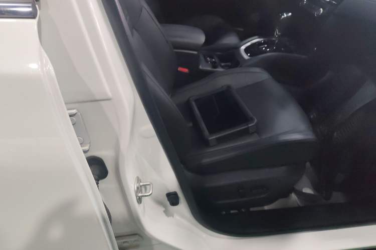 Used Nissan X-Trail 2023 Classic 2.0L Two-Wheel Drive Smart Connect Premium Edition Right Front Seat