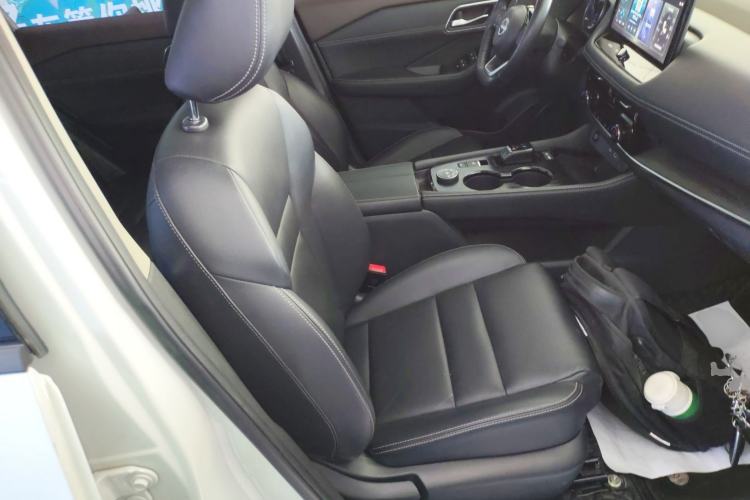 Used Nissan X-Trail 2023 e-POWER Ultra-Hybrid Dual-Motor All-Wheel-Drive Luxury Edition Right Front Seat