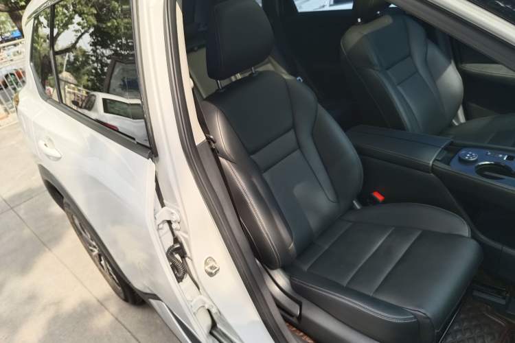 Used Nissan X-Trail 2023 e-POWER Ultra-Hybrid Dual-Motor All-Wheel-Drive Luxury Edition Right Front Seat