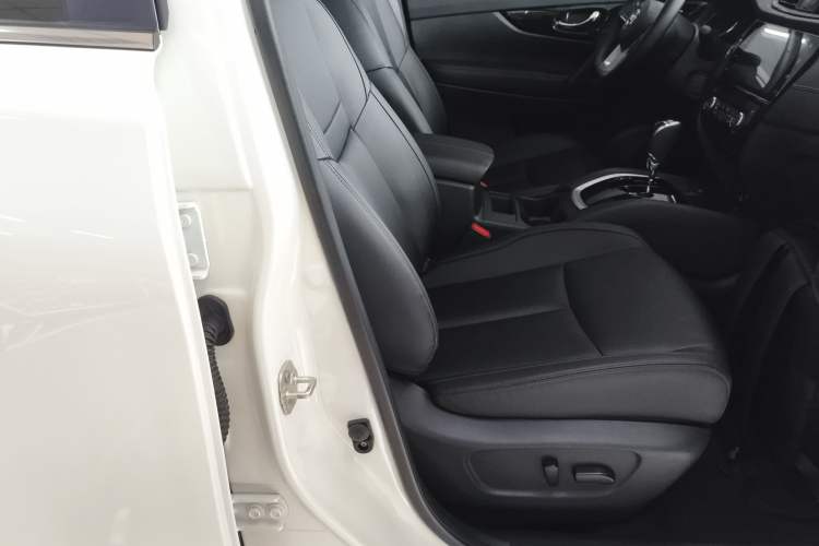 Used Nissan X-Trail 2023 Classic 2.0L Two-Wheel Drive Smart Connect Premium Edition Right Front Seat
