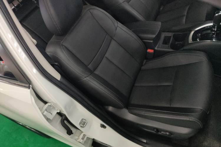 Used Nissan X-Trail 2023 Classic 2.0L Two-Wheel Drive Smart Connect Premium Edition Right Front Seat