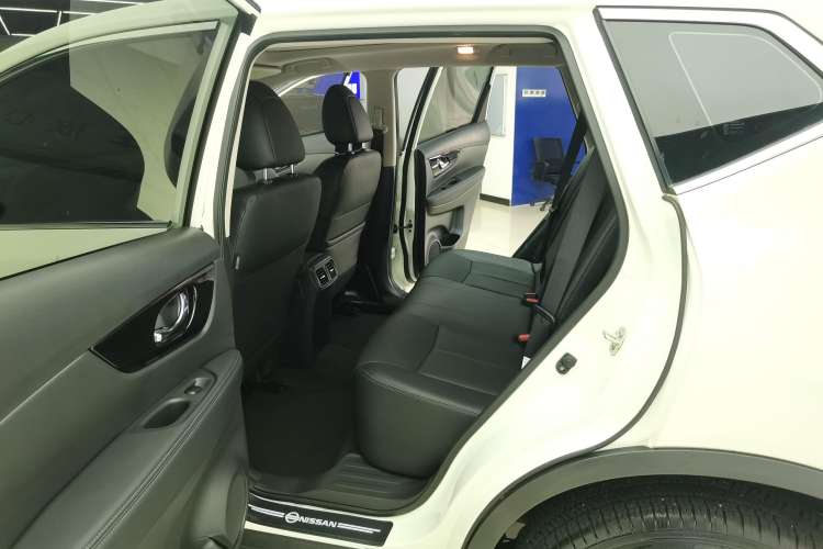 Used Nissan X-Trail 2023 Classic 2.0L Two-Wheel Drive Smart Connect Premium Edition Right Rear Seat