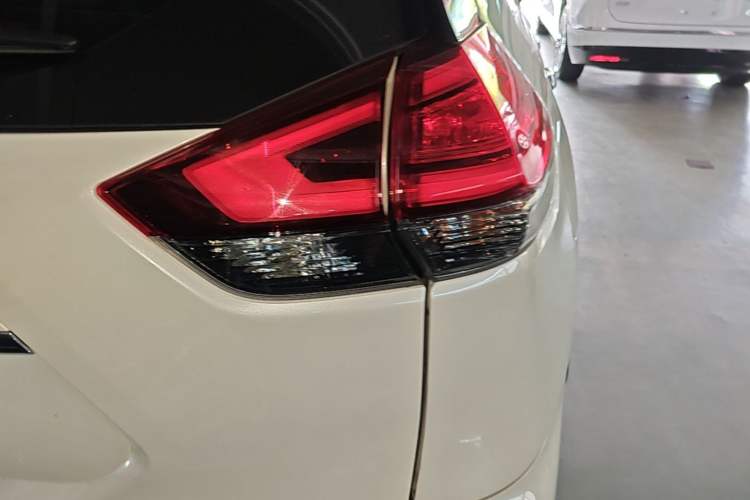 Used Nissan X-Trail 2023 Classic 2.0L Two-Wheel Drive Smart Connect & Comfort Edition Right Rear Taillight