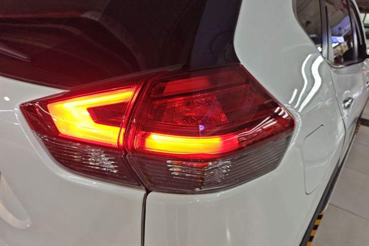 Used Nissan X-Trail 2023 Classic 2.0L Two-Wheel Drive Smart Connect Premium Edition Right Rear Taillight
